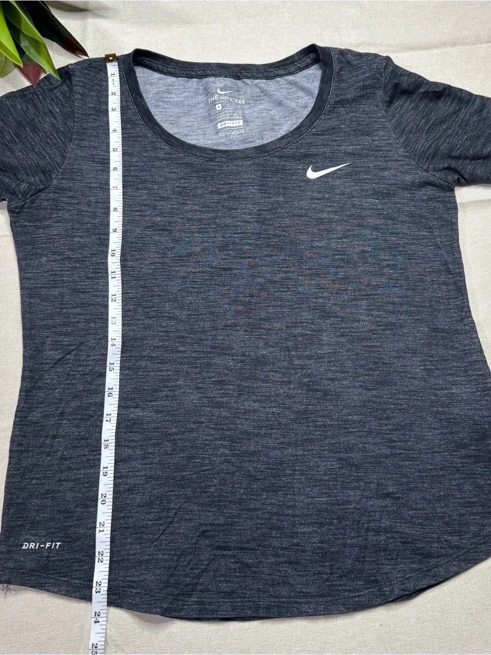 Nike The Nike Tee Dri-FIT Athletic Cut Women’s Medium Heather Gray